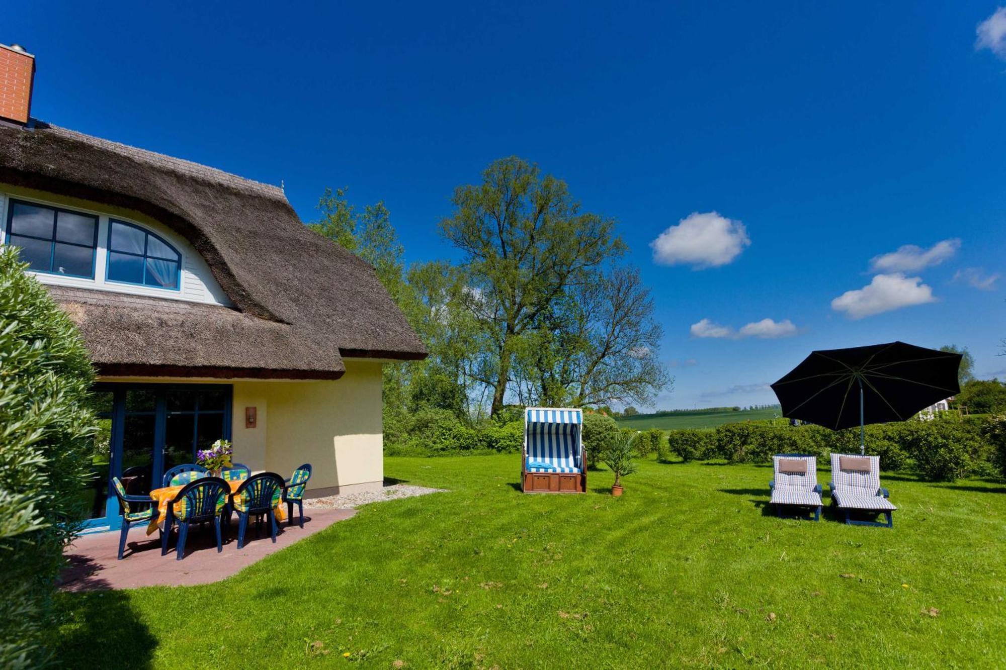 Reetdachhaus Eibe 2, Kaminofen, Sauna, 8 Personen, W-Lan Puddemin Exterior photo